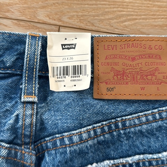 Levi’s premium 501 cropped jeans. NWT 23X26 - Picture 4 of 6